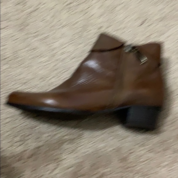 Never worn soft leather booties - Picture 2 of 6
